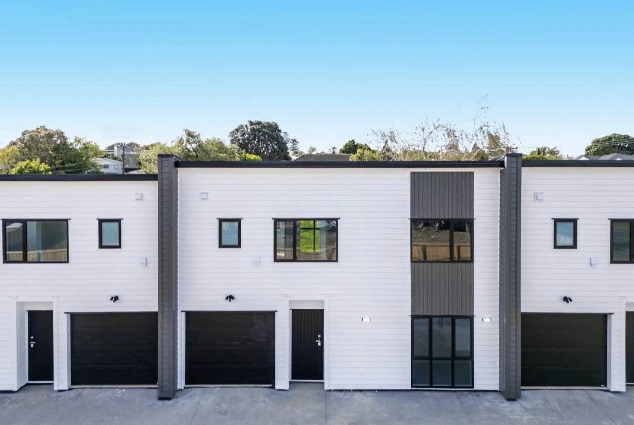 3 beds 1.5 bath townhouse with garage, within walking distance to Mountfort Park, Pools and Leisure Centre, Shopping Centre, schools, and the train station. easy motorway access, Lot 1-3/35 Friedlanders Road, Manurewa, Auckland