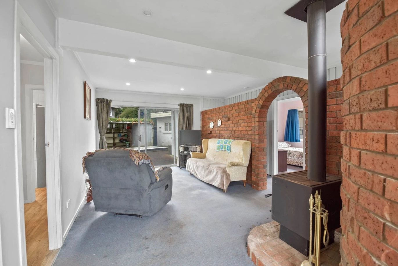 Home and Income on 827m2 section, 4 beds 2 baths house with 1- bed granny, within walking distance to Coast Plaza, public transport, schools, beaches, (this property can be purchased on its own OR in conjunction with neighboring 624, 626 & 628 Whangaparaoa Road), 630 Whangaparaoa Road, Stanmore Bay, Auckland