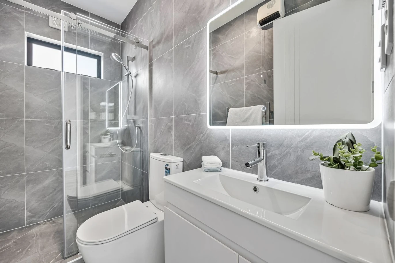 327m2 7 beds ( 5 ensuites) 6.5 baths house with double garage and 2-beds granny, total 6 car parks, close to schools, shopping centre, easy motorway access, 47 Koromeke Street Flat Bush, Auckland