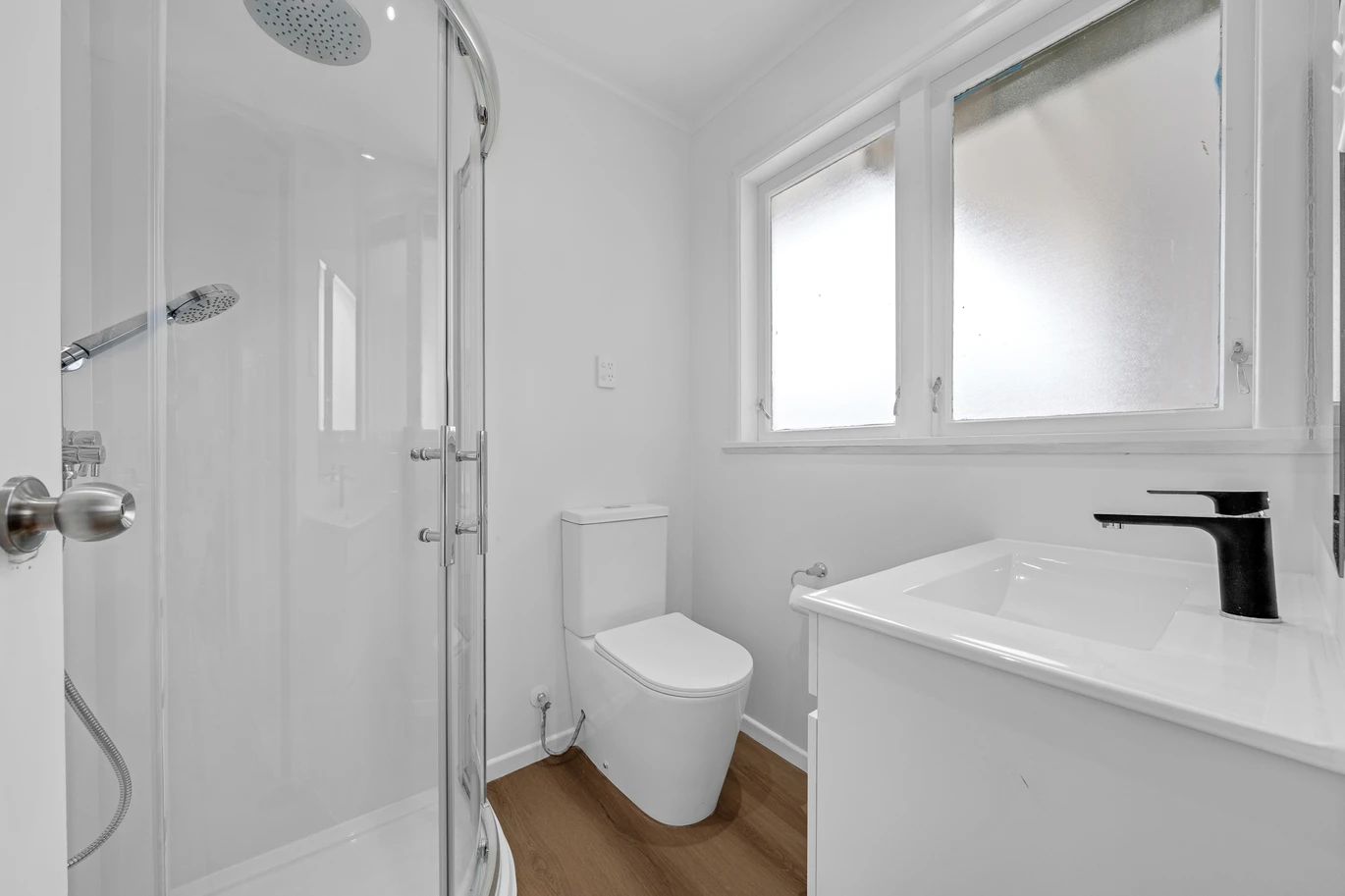 144m2 Renovated, Brick and tile 4 beds 2 baths house with garage on 614m2 section, move-in ready, close to schools, parks, shops supermarkets, 5 Wordsworth Road Manurewa, Auckland