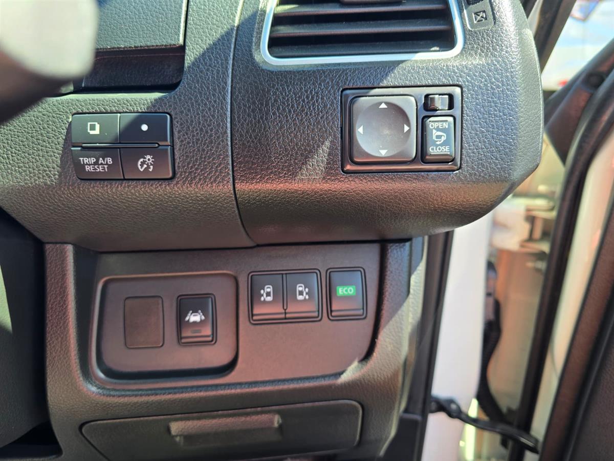 2014 Nissan Serena **S-Hybrid**Cruise Control**Leather Seats**Electric Doors**Reversing Camera**Lane Assist** Van Automatic, 8 seats, Hybrid, 1,997 cc, 119,789 km