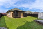 3 beds 1.5 baths house with garage on 400m2 section, close to schools, shops, supermarkets, within zone for Riverhills School, Pakuranga Intermediate and Edgewater College. And Burswood Park and playground are just minutes away, 11 Fernbrook Close, Burswood, Auckland