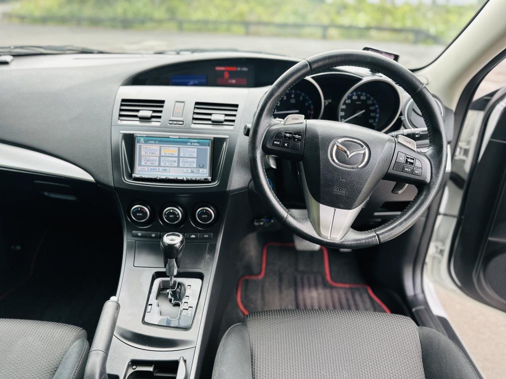 2013 Mazda Axela 20S SPORTS !! SKYACTIVE ENGINE !! Hatchback Tiptronic, 5 seats, New Import, Petrol, 2,000 cc, 65,727 km