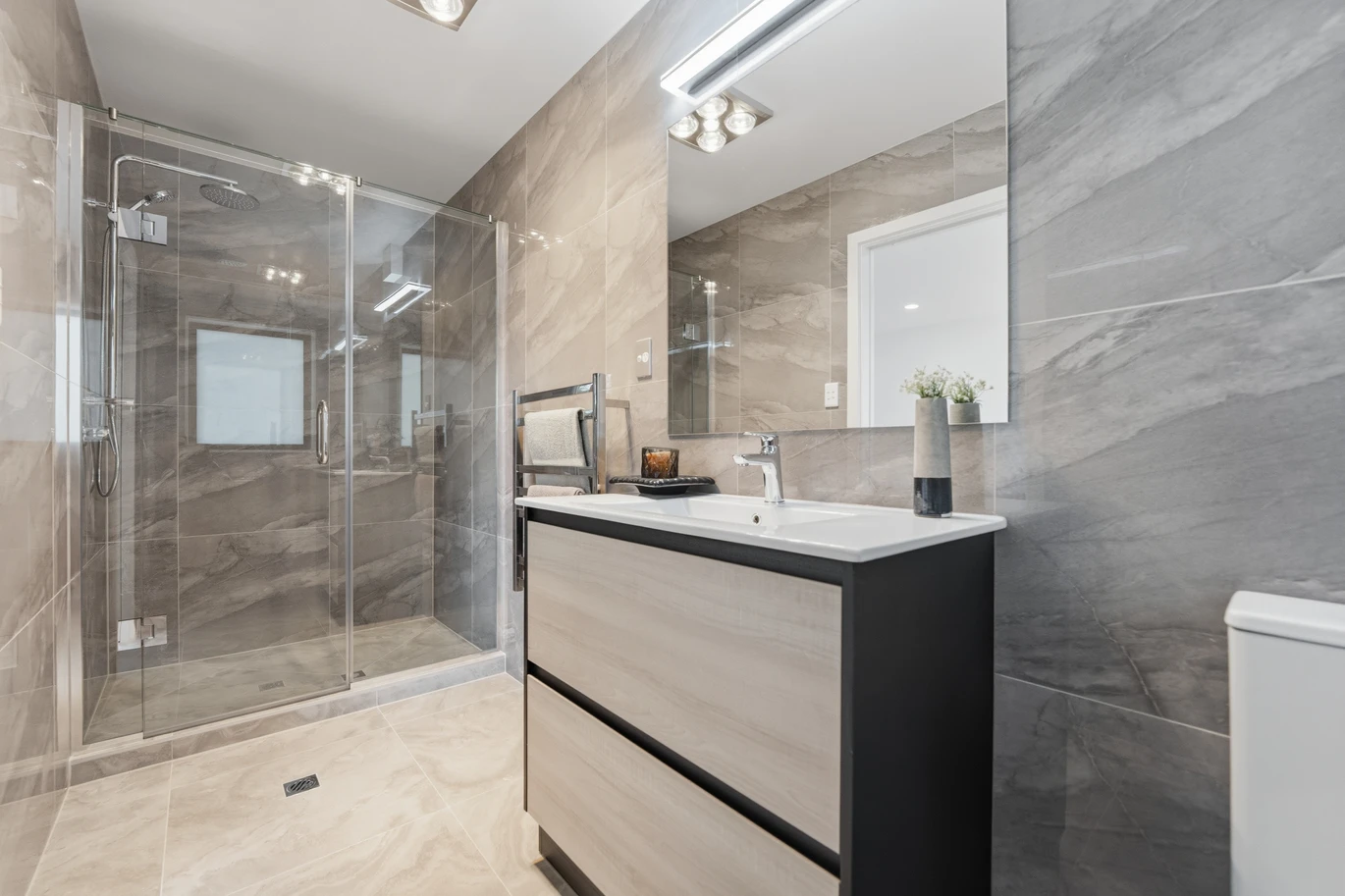 Brandnew Freehold 3 beds 2.5 bath home or 1 bed 1 bath home, close to reserves, schools, train station, local shops, 50 Jillian Drive Ranui, Auckland