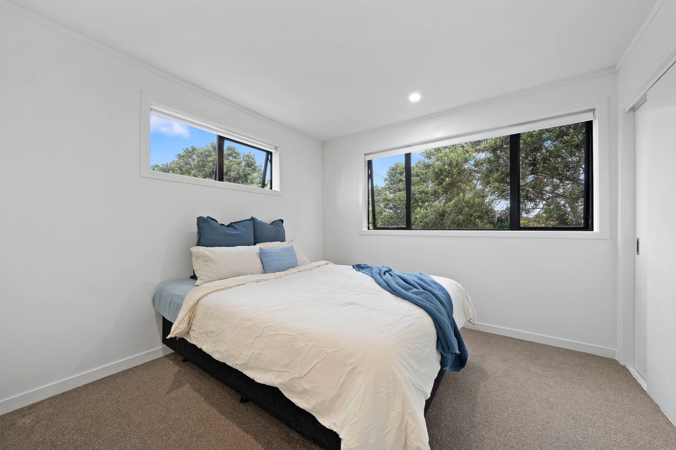 2 beds 1 bath home with car park, located just minutes from Mangere Bridge shops, local cafes, schools, parks, and motorway access, 3/3 Rimu Road, Mangere Bridge, Auckland
