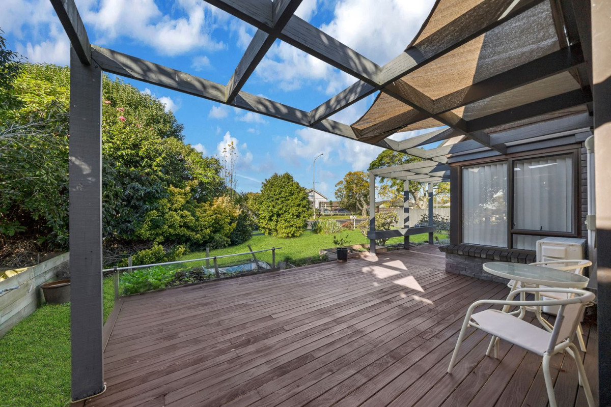 Brick and weatherboard 3 beds 2.5 baths house with double garage, within walking distance to the cinema, cafés, shops, restaurants, and other everyday amenities, 112 Edinburgh Street, Pukekohe, Auckland