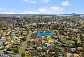 190m2 Standalone 3 beds 2 baths house with double garage, close to to Botany Town Centre and Meadowlands Shopping Centre, zoned for Cockle Bay School, Somerville Intermediate and Howick College, 1/8 Alicia Road, Somerville, Auckland