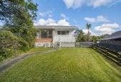 Renovated 3 beds 1 bath home with garage, just a short walk to highly sought-after Kaurilands Primary and Glen Eden Intermediate, while also being close to parks, cafés, Titirangi Village, and local amenities, 3/70 Kaurilands Road, Titirangi, Auckland