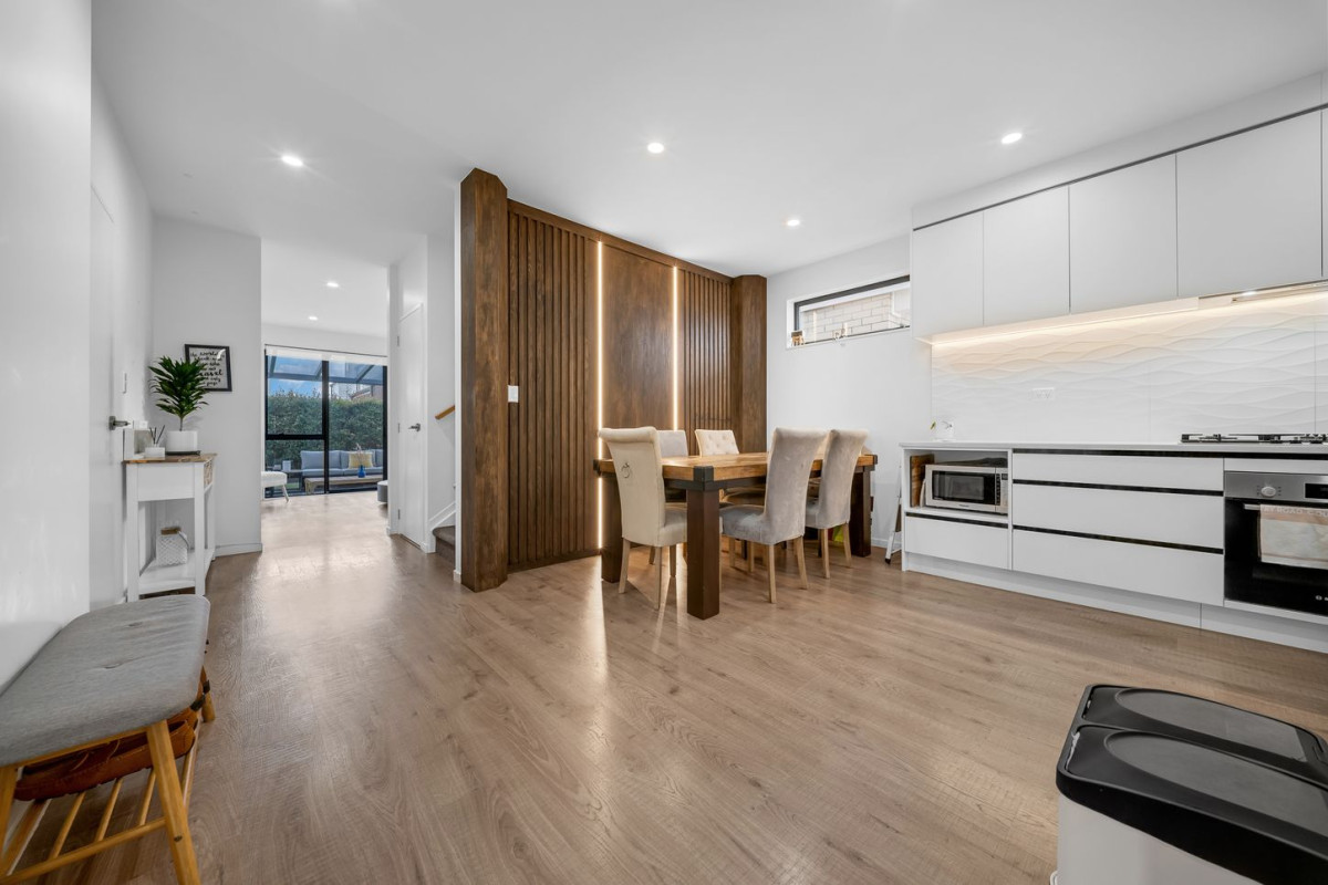 201m2 Freehold 4 beds ( 1 ensuite) + large flexi room 2.5 bath house with garage, Zoned for Sancta Maria College and located close to Ormiston Town Centre, Botany Town Centre, Ormiston Hospital, local parks, schools, 4 Manahau Lane, Flat Bush, Auckland