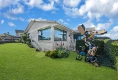 675m2 corner site, Opposite to a Park, 5 beds 3 baths house with double garage, zoned for Sunnyhills School, Farm Cove Intermediate, and Pakuranga College, with both Sunnyhills School and St Kentigern College within walking distance, The owner has obtained the neighbouring property’s consent for stormwater access, 29 The Boulevard Sunnyhills, Auckland