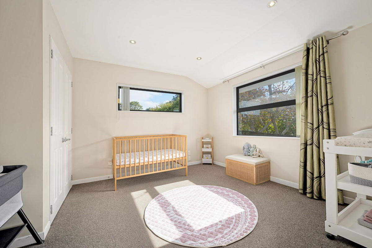 Owners Relocating, 163m2 3 beds 2.5 baths house with double garage on 364m2 section, close to local schools, shops, and public transport, with Sturges Road Train Station just a short distance away, plus easy access to the amenities of Henderson and Lincoln Road, 4B Virginia Street, Henderson, Auckland