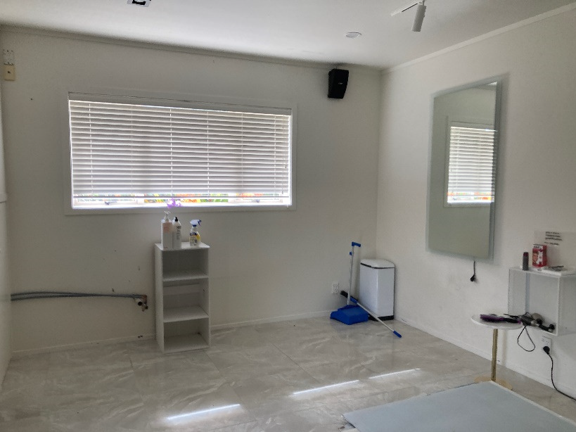 Mortgagee sale, 5 beds 4 baths house with double garage on 8094m2 section, close to Ormiston and Manukau shoppingcentres, motorway access, 378 Redoubt Road, Totara Park, Auckland