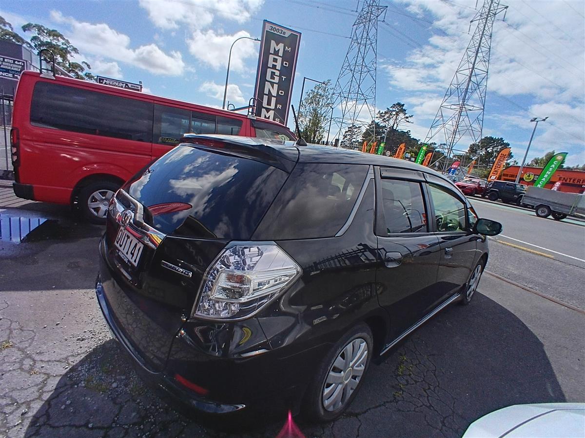 2013 Honda Fit SHUTTLE HYBRID Hatchback Automatic, Black 5 seats, 1,339 cc, 141,678 km