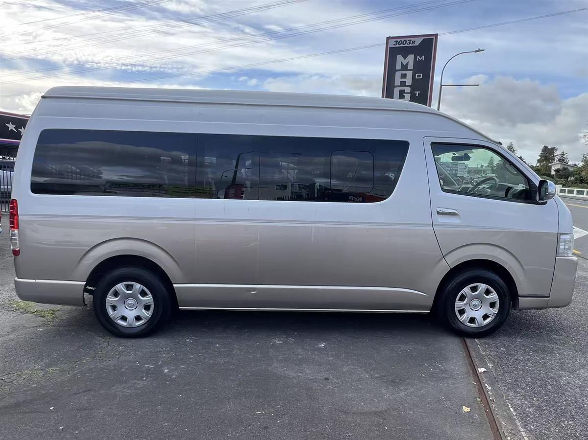 2017 Toyota Hiace Van Automatic, 10 seats, Minibus, Petrol, 2,690 cc, 149,093 km