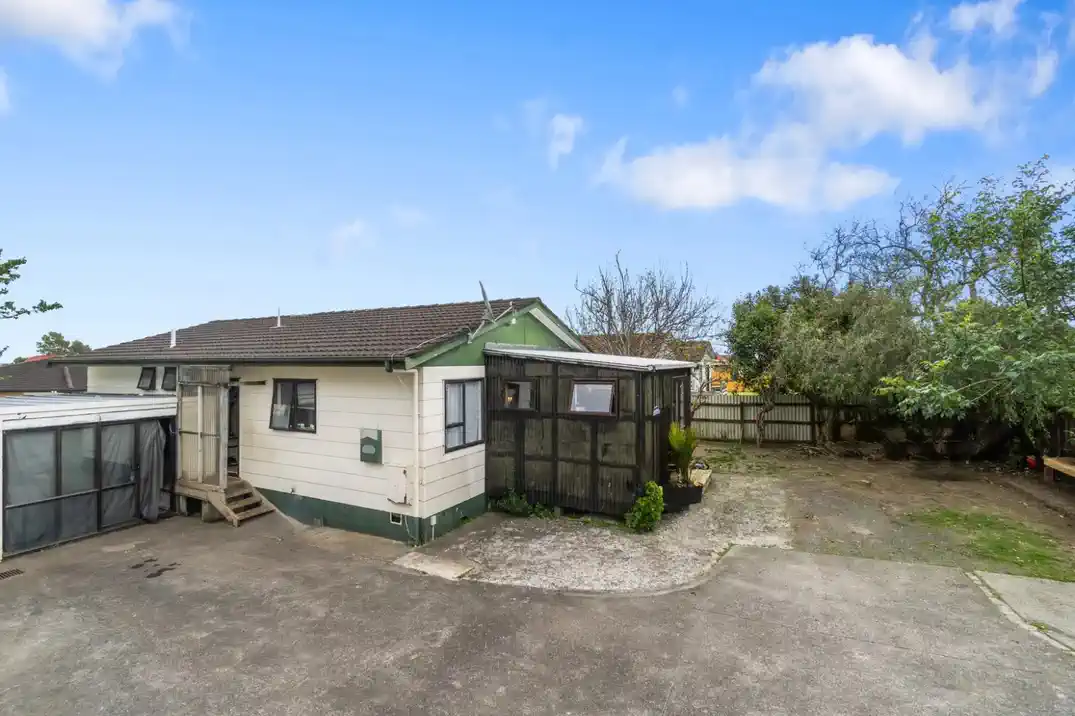 For rent, 3 beds 1 bath house, Available Now, 1/20 Burundi Avenue, Clendon Park, Auckland