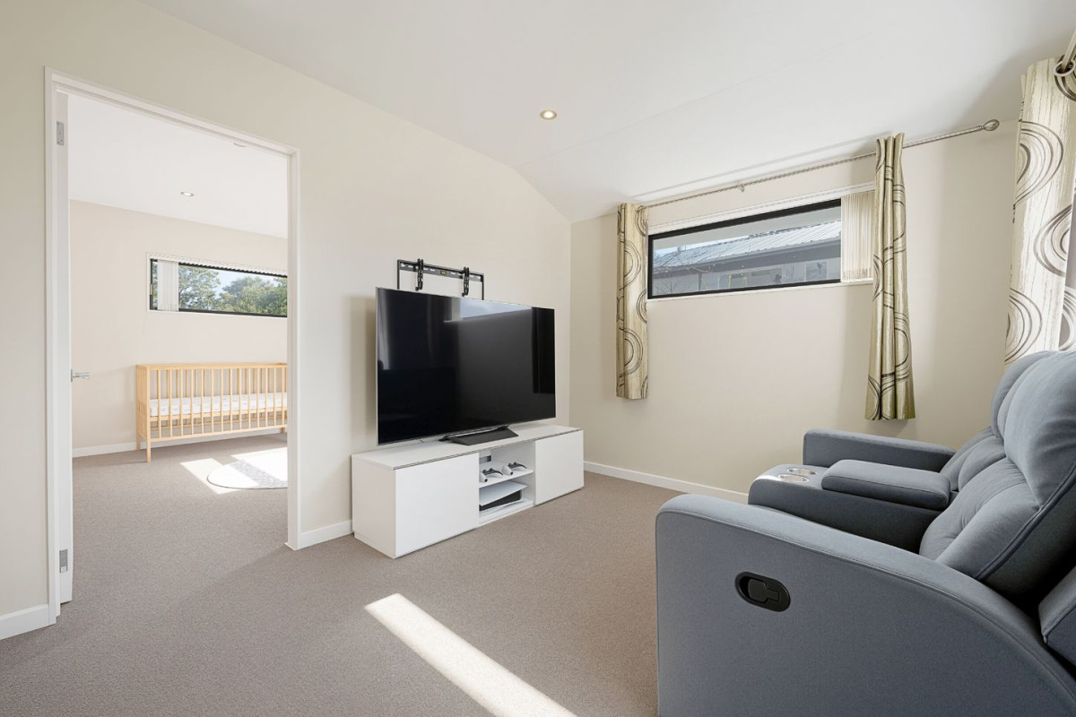 Owners Relocating, 163m2 3 beds 2.5 baths house with double garage on 364m2 section, close to local schools, shops, and public transport, with Sturges Road Train Station just a short distance away, plus easy access to the amenities of Henderson and Lincoln Road, 4B Virginia Street, Henderson, Auckland
