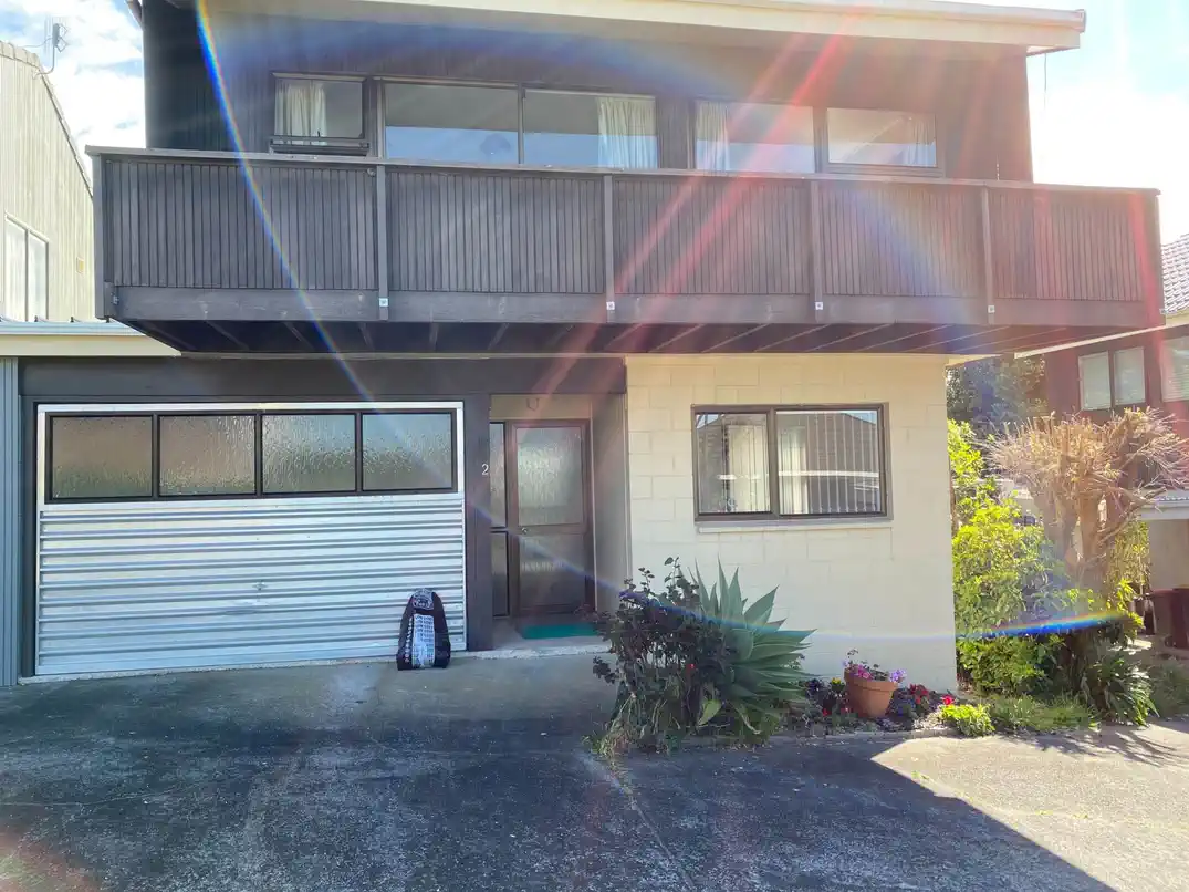 For rent, 3 beds 2 baths 2 level family home with garage, available 30th May, 2/180 Sandspit Road, Cockle Bay, Auckland