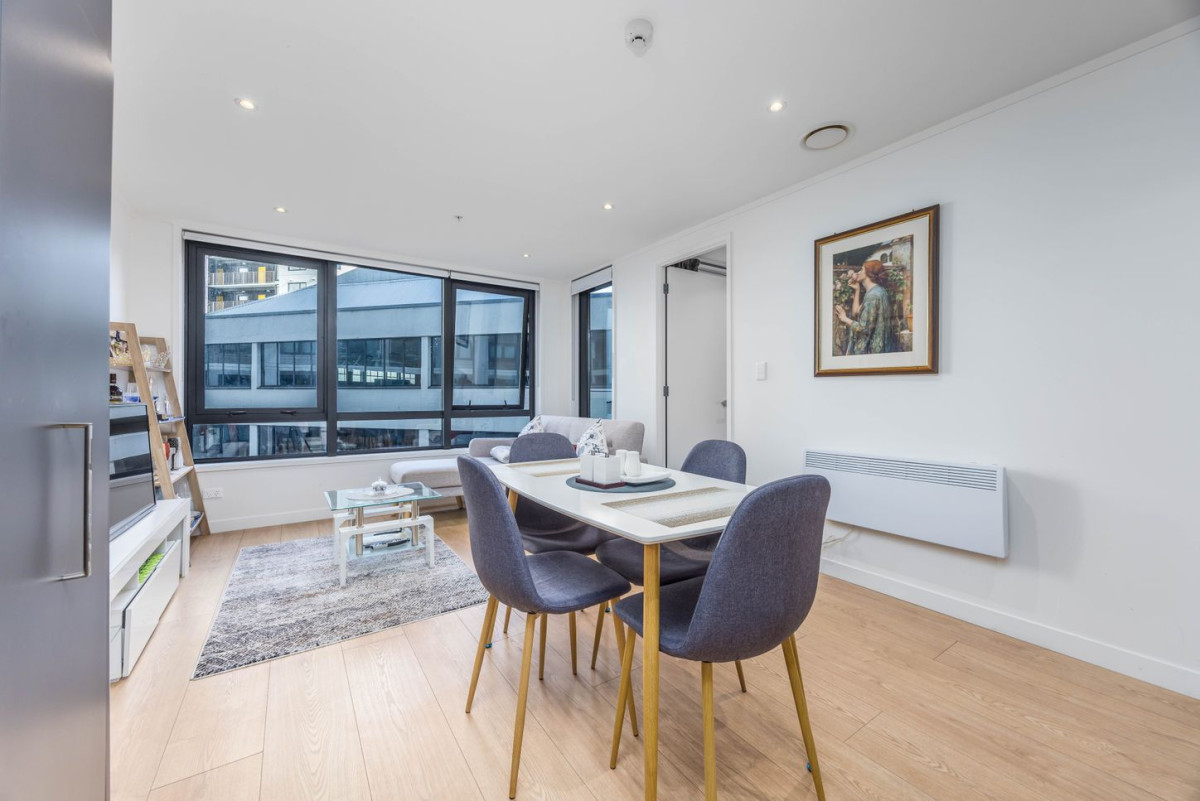 Auckland Girls Grammar school zone, Freehold 2 beds ( 1 bed + 1 Flexi room) 1 bath apartment, Positioned in the sought-after SugarTree Centro development, A storage locker is also included – a valuable bonus for city living. 307/145 Nelson Street, Auckland Central, Auckland