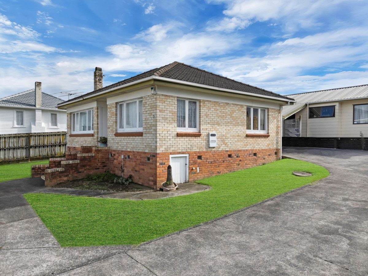 6 x Standalone 2 beds 1 bath house on 2135m2 section, Buy one site or secure both together, 20 Ingram Street consists of three dwellings spread across two Cross-Lease titles with a combined land area of approximately 1,077sqm. Total Rental income $1640/w, 22 Ingram Street offers an additional Freehold title comprising three dwellings on approximately 1,058sqm of land. Total rental income : $1655/w, close to schools, town centre, easy motorway access, 20 & 22 Ingram Street, Papakura, Auckland