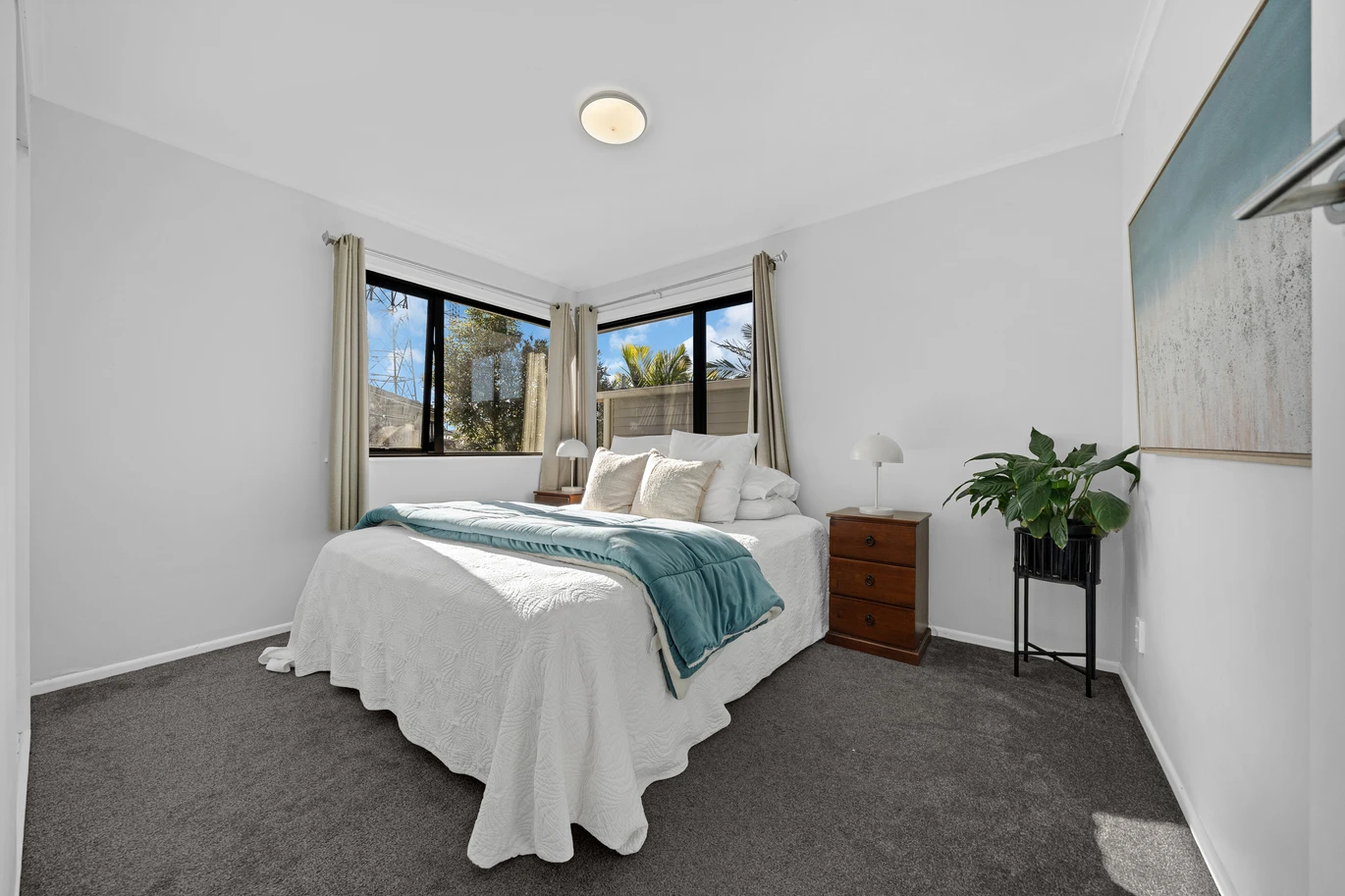 Vendors downsizing, Move-in ready, 3 beds 1 bath house with sleepout, Sunny outdoor entertaining area, Handy to Pakuranga Plaza, local schools, parks and transport, 1/20 Osprey Street Pakuranga,, Auckland