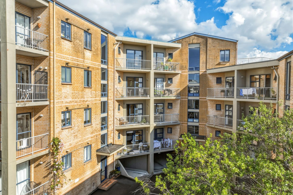 Auckland Girls Grammar school zone, 88m2 Freehold 2 beds 1 bath 1 car park apartment, with a brick and weatherboard exterior, The bathroom features a separate bath and shower, and has been recently refreshed, including new heating and an automatic ventilation system. close to CBD, Newmarket, Mt Eden, motorway access, 2B/40 Charlotte Street, Eden Terrace, Auckland