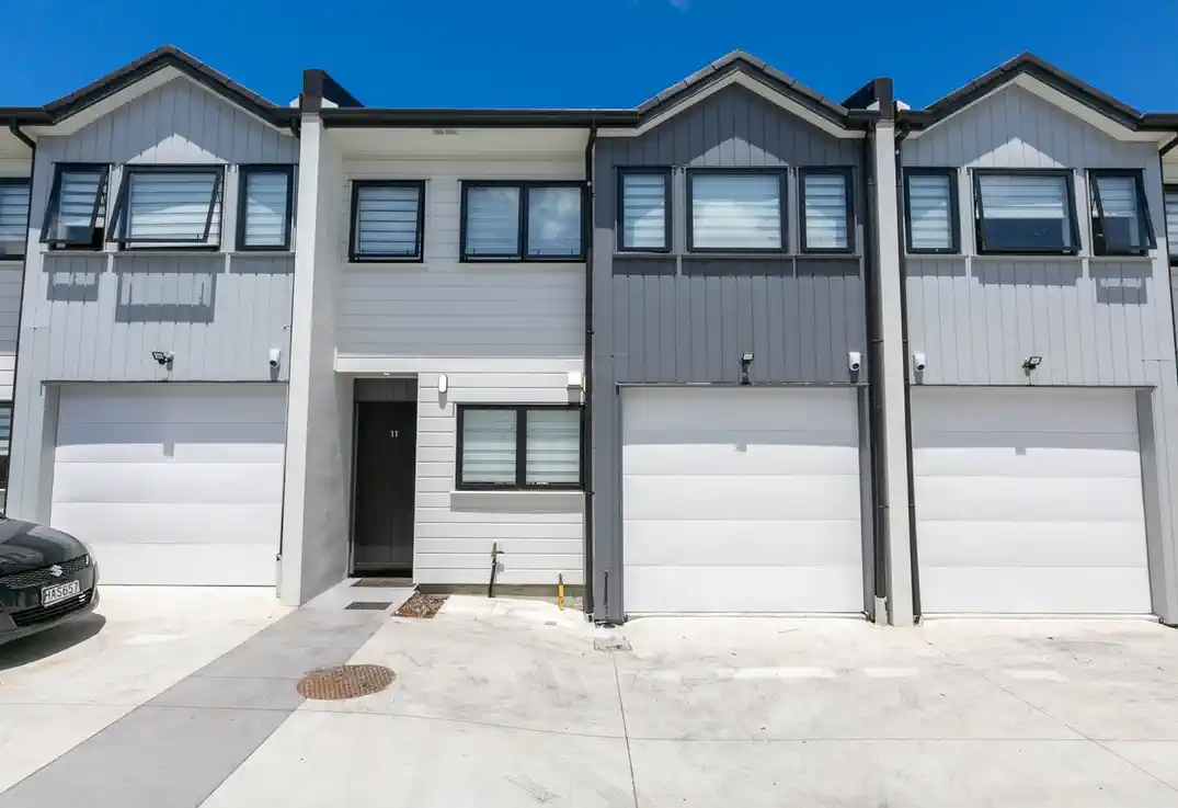 For rent, Brandnew 3 beds 2.5 baths townhouse with garage, Available on 10th June, 11 Shahkot Way, Papatoetoe, Auckland