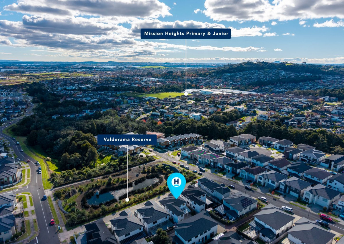 With Views, 2 kitchens, 290m2 7 beds (3 ensuites) 5.5 baths house with double garage and 2-beds granny on 372m2 section. close to schools, Ormiston shopping centre, double7 Fricker Way, Flat Bush, Auckland