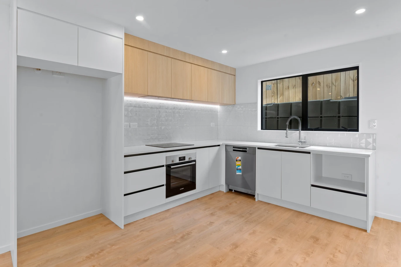 3 beds 2.5 baths home with garage, close to schools, shopping centres, 19D Vida Place, Howick, Auckland