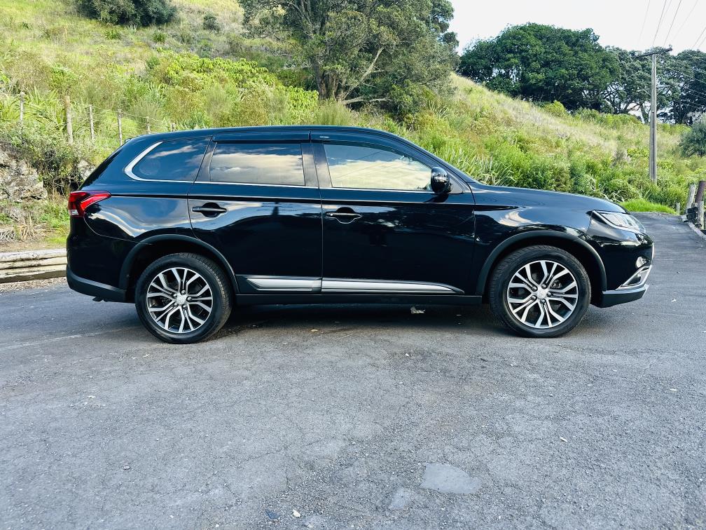 2017 Mitsubishi Outlander 24G SPEC !! 4WD !! RV/SUV Tiptronic, Black, 7 seats, Petrol, 2,400 cc, 71,488 km
