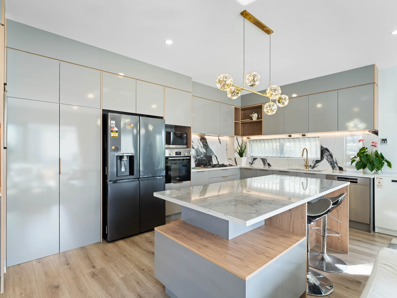 327m2 7 beds ( 5 ensuites) 6.5 baths house with double garage and 2-beds granny, total 6 car parks, close to schools, shopping centre, easy motorway access, 47 Koromeke Street Flat Bush, Auckland