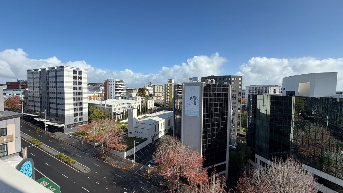 Auckland Girls Grammar school zone, 40m2 Leasehold 1 bed 1 bath apartment, Ground Rent: $8,056.80/annum, Operating Expenses: $5,476.36/annum, Auckland Council Rates: $1,381.24/annum, Rental Income: $400/week, Net Annual Income: $5,887/annum, 9G/15 City Road, Auckland Central, Auckland