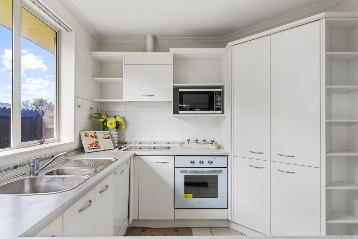 3 beds 1.5 baths house with garage on 400m2 section, close to schools, shops, supermarkets, within zone for Riverhills School, Pakuranga Intermediate and Edgewater College. And Burswood Park and playground are just minutes away, 11 Fernbrook Close, Burswood, Auckland