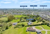 Over 300m2 4 beds 3 baths house with triple garage and a huge standalone workshop on 1.118 ha section, minutes from key transport routes, town amenities, schools, and shopping centres, 38 Lauren Grove Papakura, Auckland