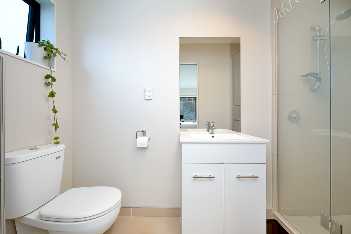 Owners Relocating, 163m2 3 beds 2.5 baths house with double garage on 364m2 section, close to local schools, shops, and public transport, with Sturges Road Train Station just a short distance away, plus easy access to the amenities of Henderson and Lincoln Road, 4B Virginia Street, Henderson, Auckland
