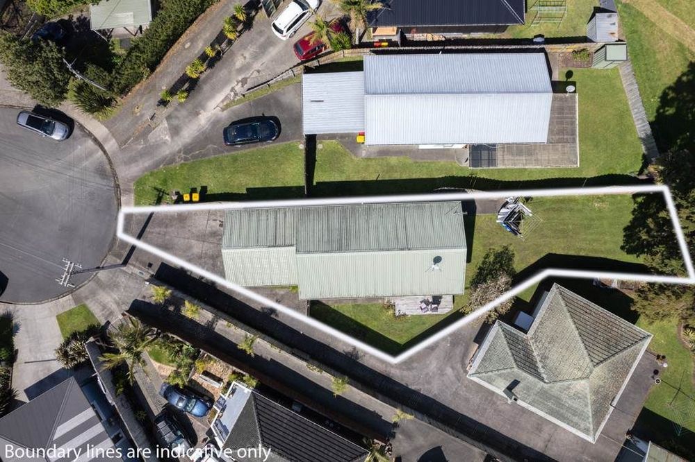 Standalone 3 beds 1 bath house with double garage on 414m2 section, Stroll to Te Atatu Peninsula Market, easy motorway access, 0.2 km to Matipo Road School, 0.9 km to Te Atatu Intermediate, 10A Holman Road, Te Atatu Peninsula, Auckland