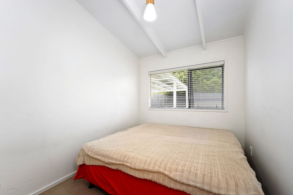 Renovated 3 beds 1 bath house with car parks on 404m2 section, currently rented, easy access to local schools, Glen Eden shops, train station, library, and New Lynn amenities. Zoned for Green Bay High School, 30A Leo Street, Glen Eden, Auckland