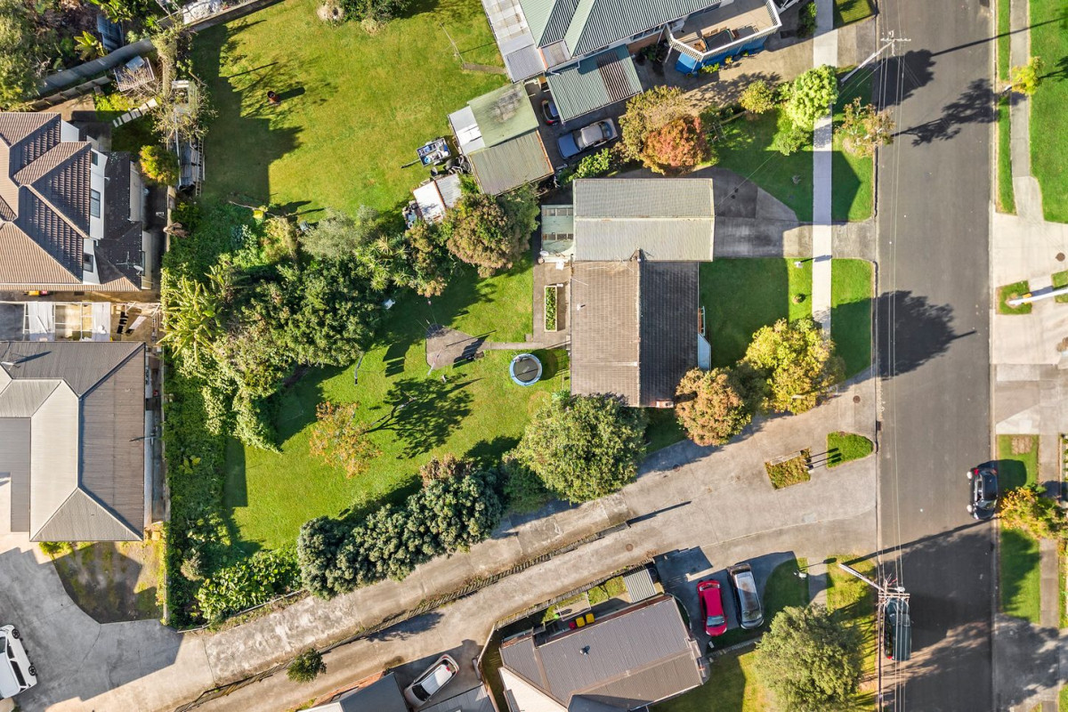 Vender says Sell, 1012m2 section, 3 beds 2 baths house with garage, close to schools, shops, supermarket, train station, In zone for popular Papatoetoe West School, Kedgley Intermediate and Aorere College, 40 Ashlynne Avenue, Papatoetoe, Auckland