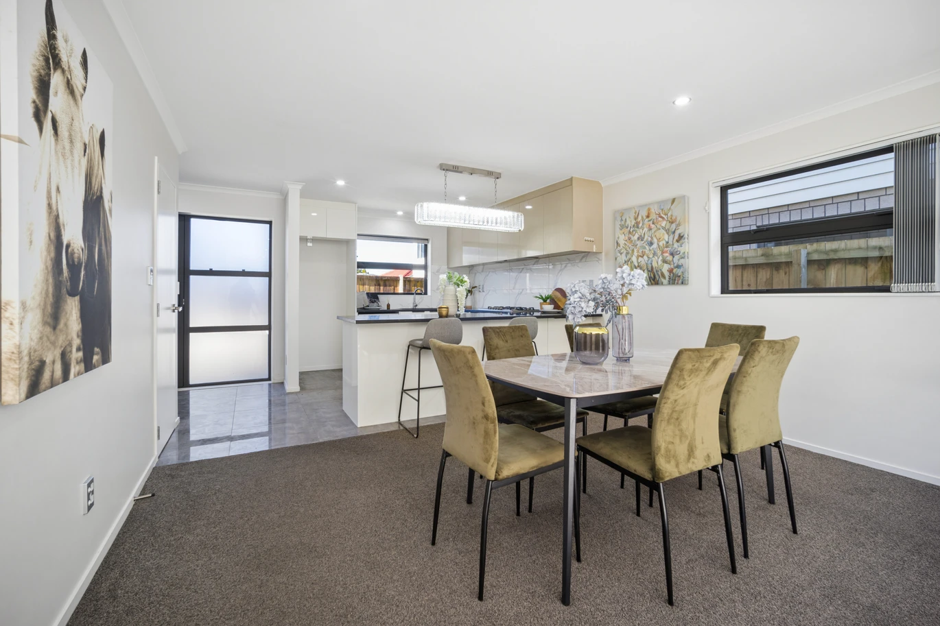Standalone 4 beds 2.5 baths home with garage, close to schools, shopping centres, parks, easy motorway access, 52B Kimpton Road Papatoetoe, Auckland