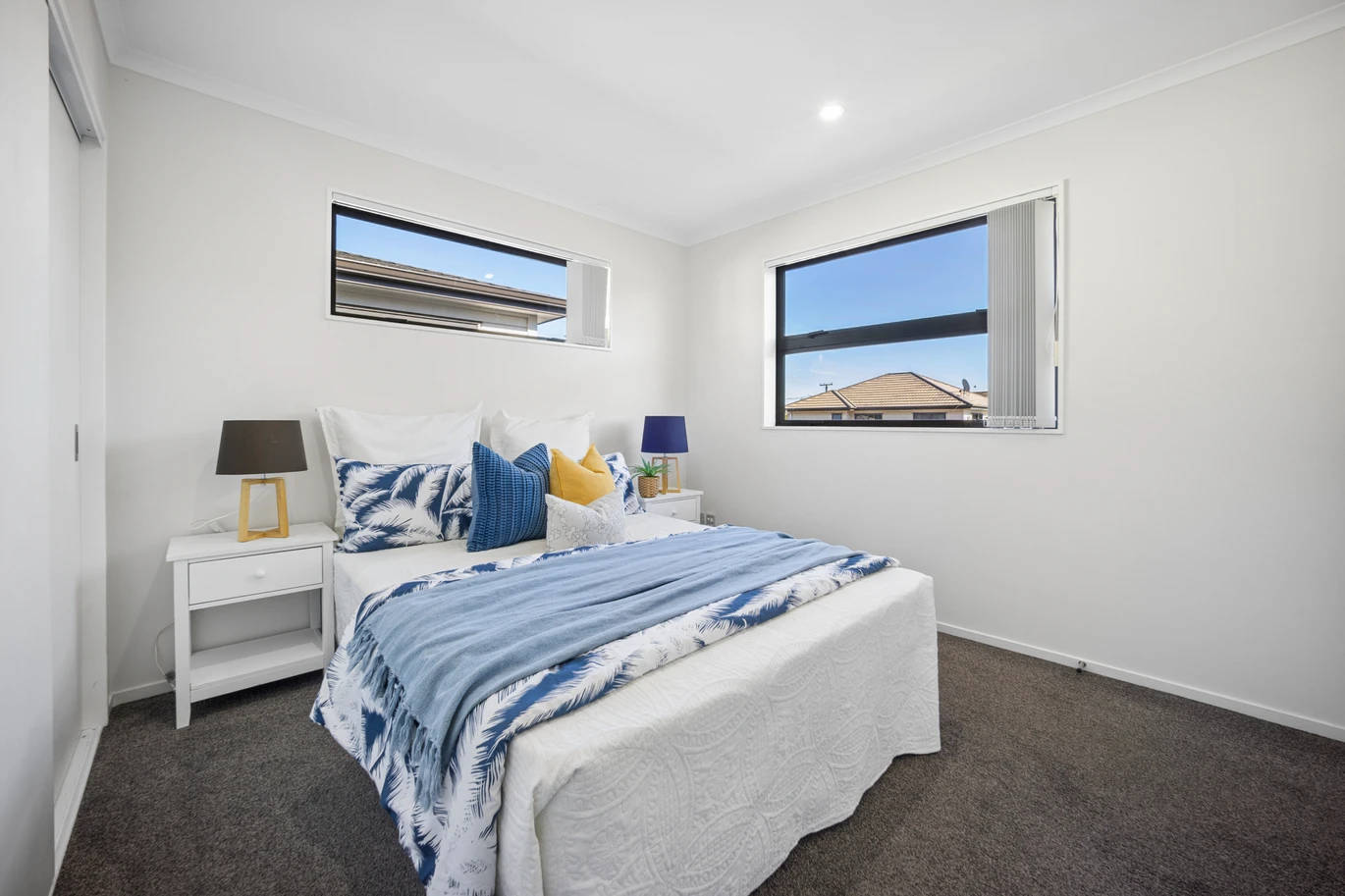 Standalone 4 beds 2.5 baths home with garage, close to schools, shopping centres, parks, easy motorway access, 52B Kimpton Road Papatoetoe, Auckland