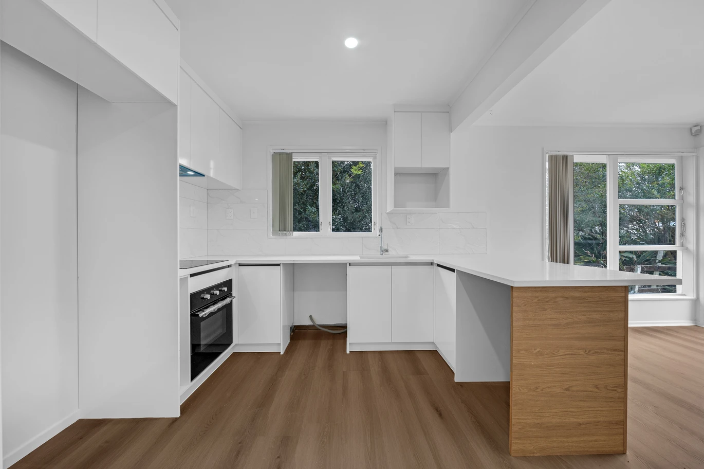 144m2 Renovated, Brick and tile 4 beds 2 baths house with garage on 614m2 section, move-in ready, close to schools, parks, shops supermarkets, 5 Wordsworth Road Manurewa, Auckland