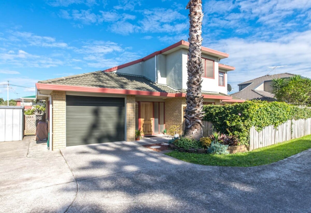 For rent, 3 beds 2 baths house with garage, available 22nd May, 60B Millen Avenue, Pakuranga, Auckland