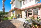 For rent, 3 beds 2 baths house with garage, available 22nd May, 60B Millen Avenue, Pakuranga, Auckland