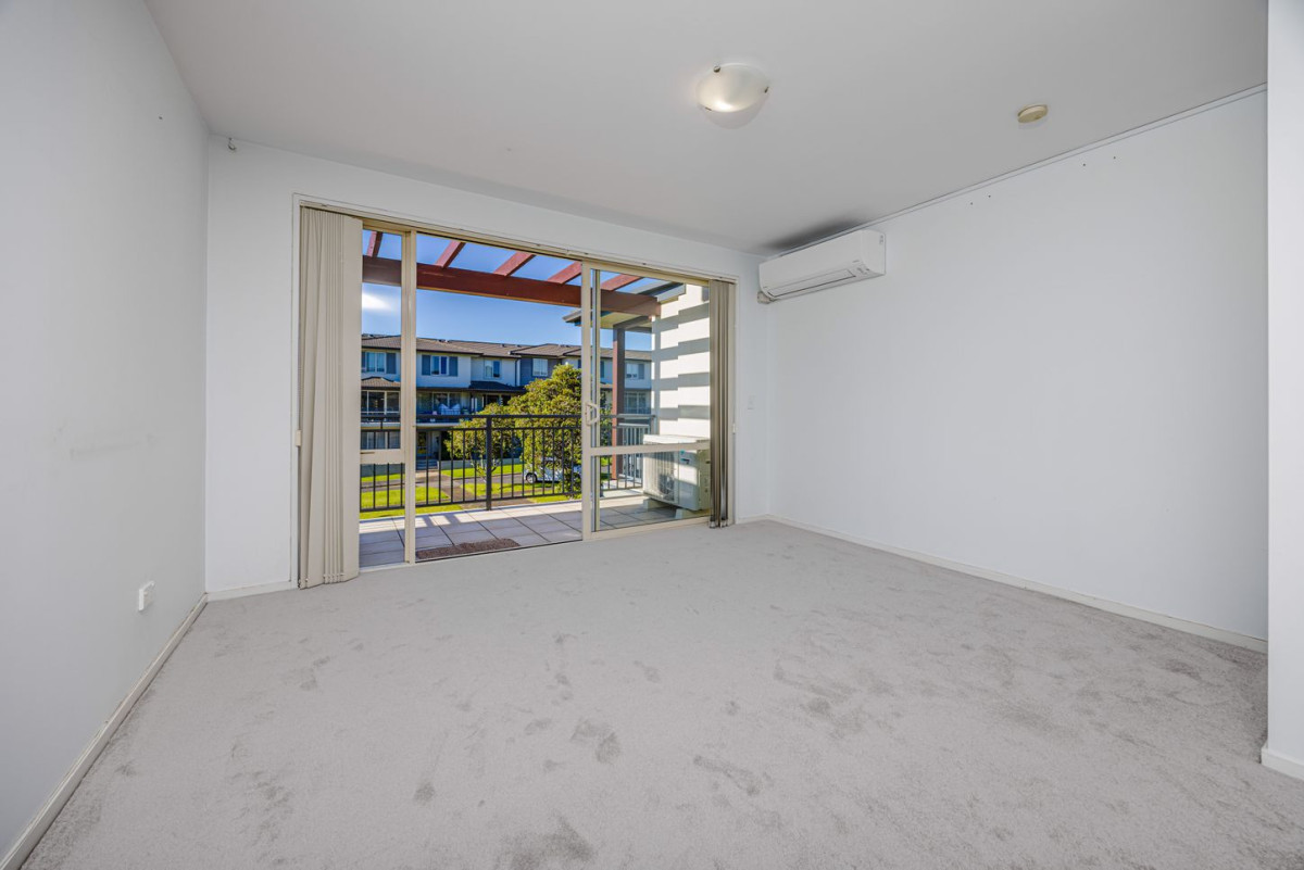 Must sell, Move-in ready, 80m2 Renovated 2 beds 1 bath apartment with carport, Access to shared swimming pool and tennis court, waliking distance to Botany Downs Mall, 6/36 Opito Way, East Tamaki, Auckland