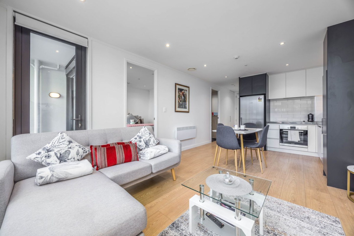 Auckland Girls Grammar school zone, Freehold 2 beds ( 1 bed + 1 Flexi room) 1 bath apartment, Positioned in the sought-after SugarTree Centro development, A storage locker is also included – a valuable bonus for city living. 307/145 Nelson Street, Auckland Central, Auckland