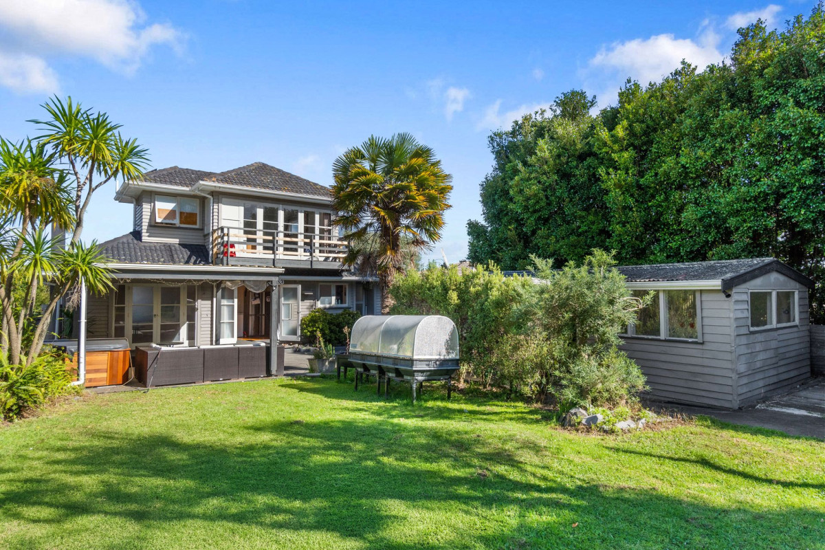 3 beds 2 baths house with double garage and carport on 809m2 section, schools nearby, including Edmonton School, Freyberg Community School, Rangeview Intermediate, Rutherford College, and Henderson High School. Local shops, parks, public transport, and motorway access are all within easy reach, 37 Strid Road Te Atatu South, Auckland