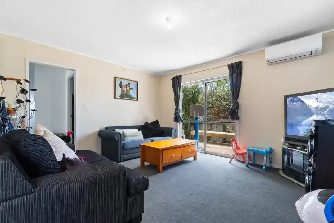 For rent, 3 beds 1 bath house, Available Now, 1/20 Burundi Avenue, Clendon Park, Auckland
