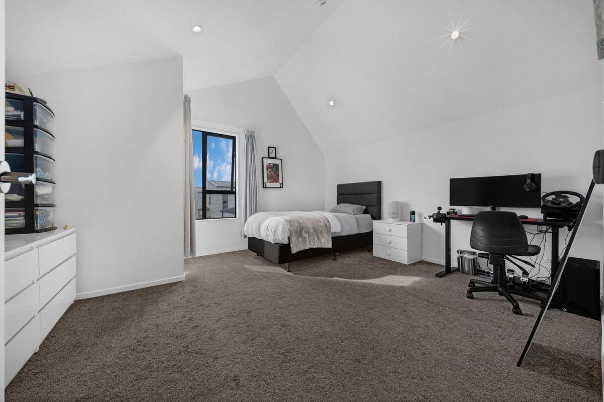 201m2 Freehold 4 beds ( 1 ensuite) + large flexi room 2.5 bath house with garage, Zoned for Sancta Maria College and located close to Ormiston Town Centre, Botany Town Centre, Ormiston Hospital, local parks, schools, 4 Manahau Lane, Flat Bush, Auckland