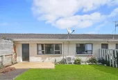 For rent, 3 beds 1 bath townhouse with car park, Available now, 2/31 Bowater Place, Manurewa, Auckland