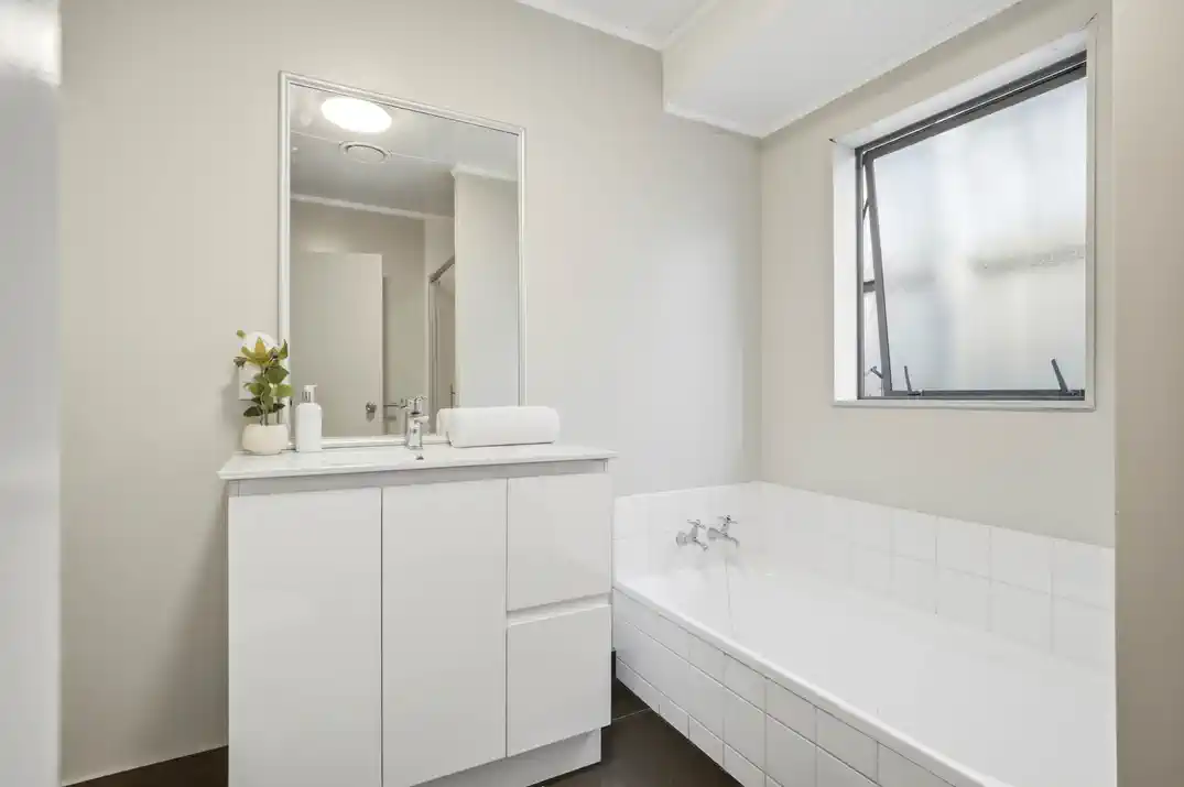Move-in ready, Brick and tile 4 beds 2 baths house with double garage on 468m2 section, close to schools, Local shops and amenities, motorway access, 0.8 km to Aorere College, 2 Capital Place, Papatoetoe, Auckland