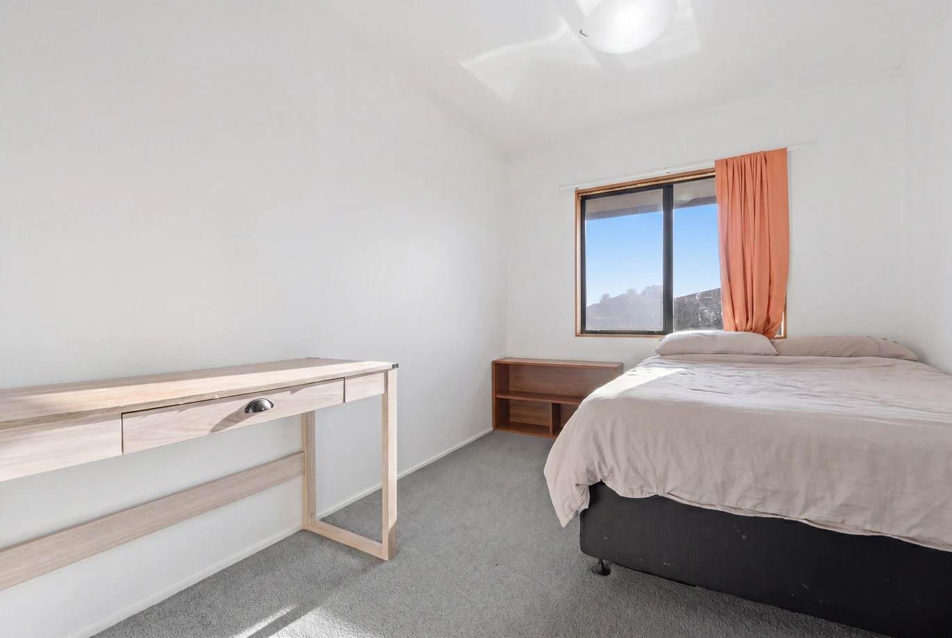 140m2 4 beds 2 baths house with garage, close to schools, reserves, motorway access, 5/12 Alverston Street, Waterview, Auckland